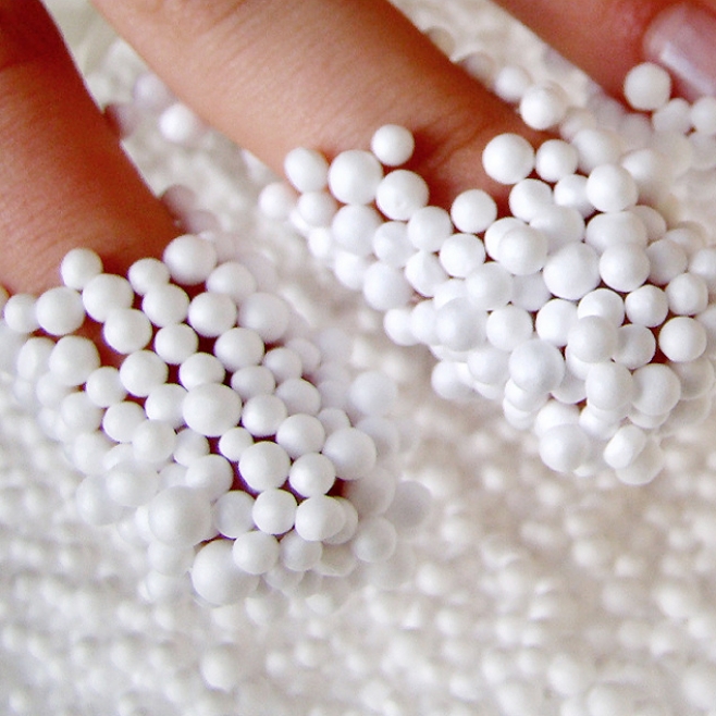 Statikus t&ouml;lt&eacute;sek felhalmoz&oacute;d&aacute;sa expand&aacute;lt polisztirol g&ouml;mb&ouml;kben